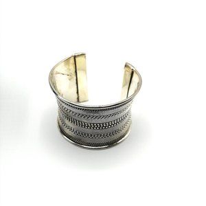✨Silver tone "Amazonian" Brass Cuff